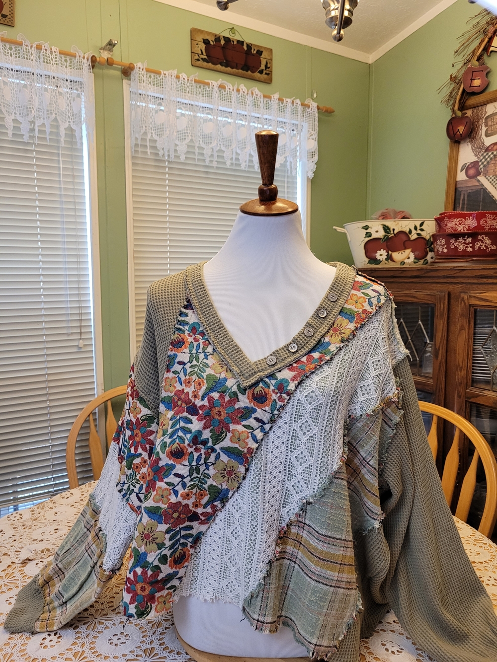POL Multicolor Floral Patchwork Top Mixed Medium with Button Trim